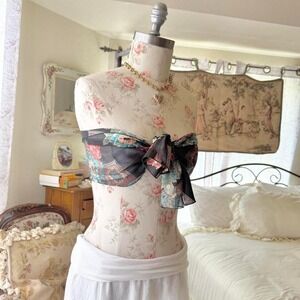 black floral scarf‎